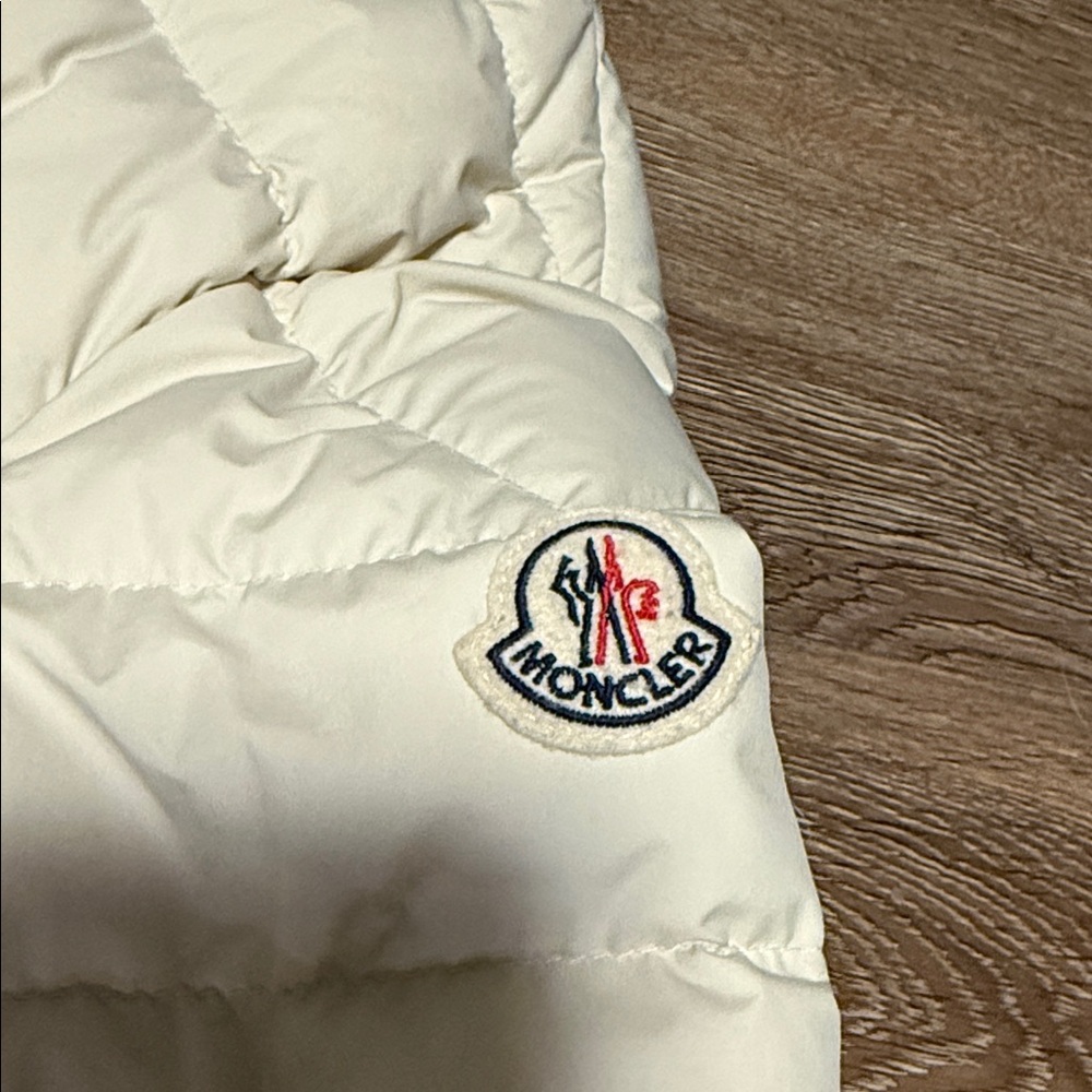 Moncler Cream Puffer Jacket with Red and Black Accents - Picture 12 of 12